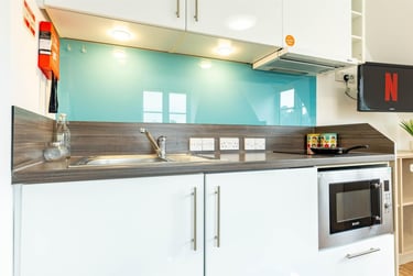 1 bed studio, Lower North Street, City Centre, Exeter, EX43EU - Image 3